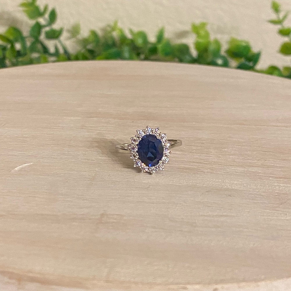 Elegant Silver and Blue Gemstone Ring